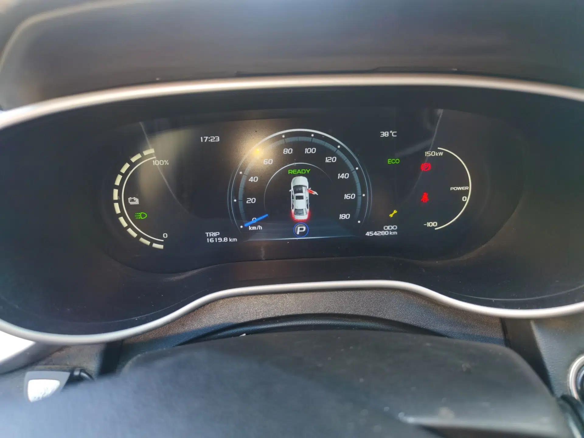 Geely Auto Emgrand New Energy 2018 EV450 Elite Model — миниатюра 11