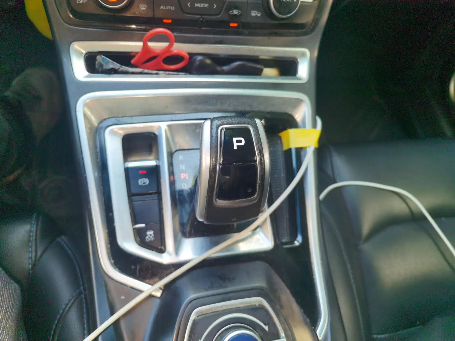 Geely Auto Emgrand New Energy 2018 EV450 Elite Model — миниатюра 14