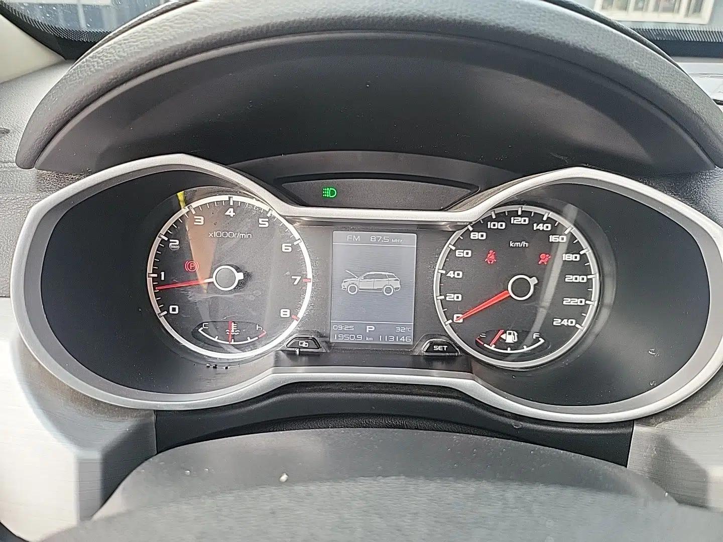 Geely Auto Emgrand X7 Sport 2016 1.8TD Automatic ZhiShang Model — миниатюра 11