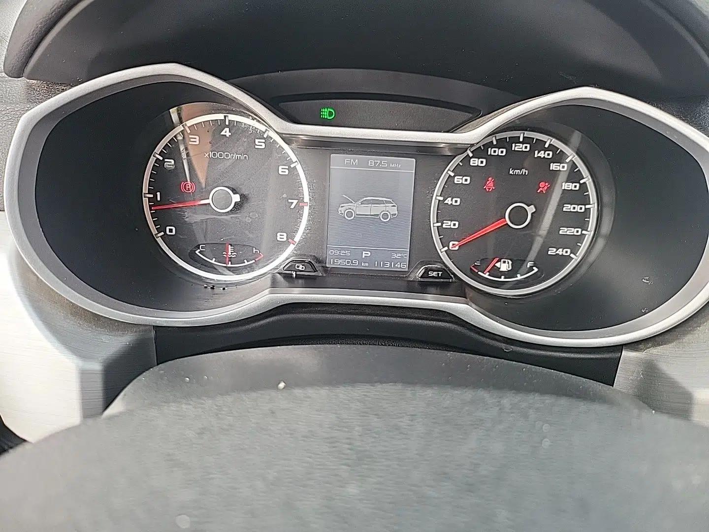 Geely Auto Emgrand X7 Sport 2016 1.8TD Automatic ZhiShang Model — миниатюра 12