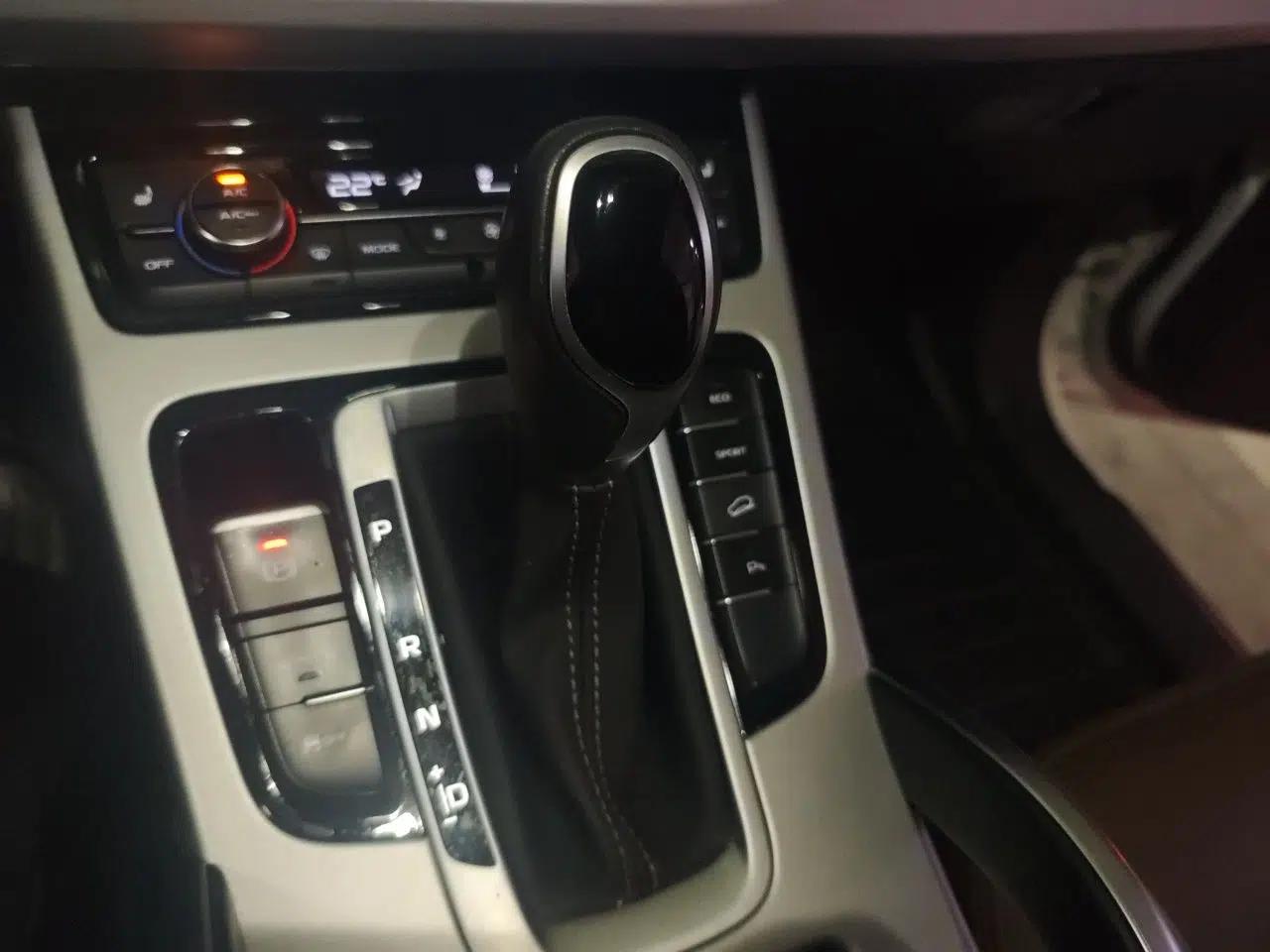 Geely Auto Emgrand X7 Sport 2016 1.8TD Automatic ZhiZun Version — миниатюра 14