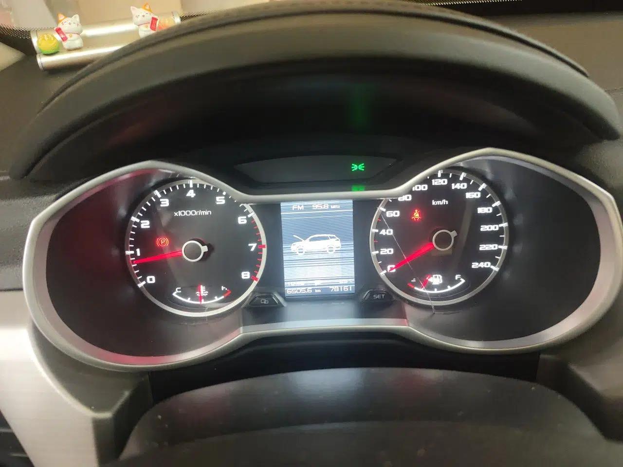Geely Auto Emgrand X7 Sport 2016 1.8TD Automatic ZhiShang Model — миниатюра 11