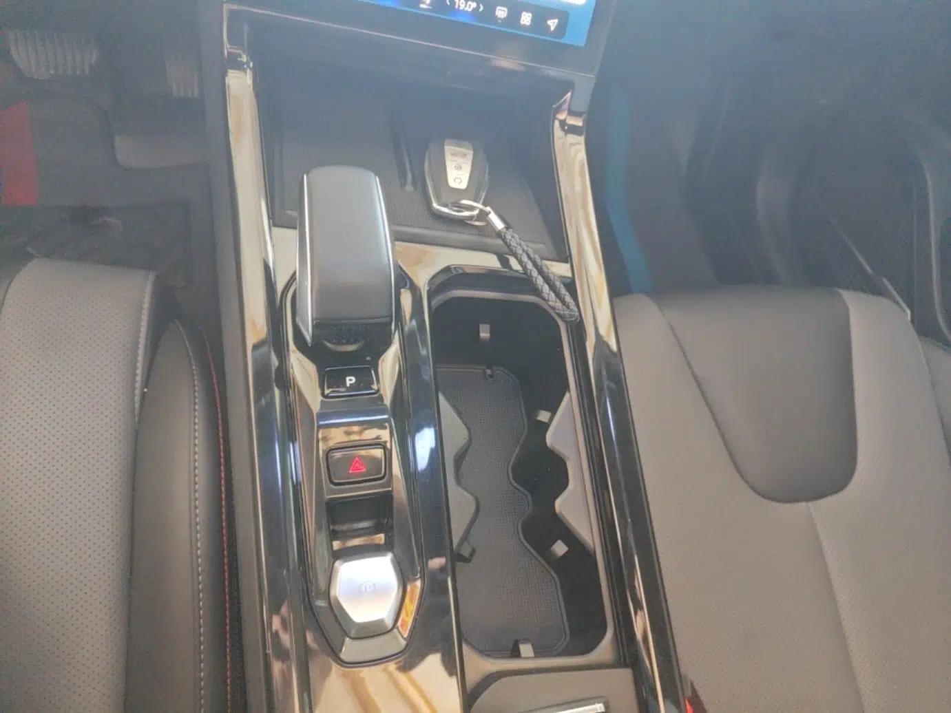 Geely Auto Emgrand X7 Sport 2023 Boyue COOL 1.5TD Smart Connectivity Model — миниатюра 16