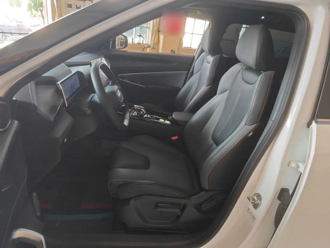 Geely Auto Emgrand X7 Sport 2023 Boyue COOL 1.5TD Smart Connectivity Model — миниатюра 17