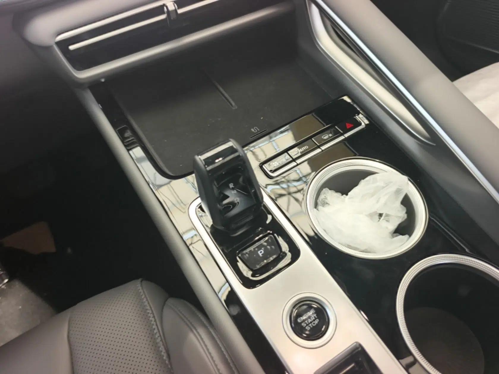 Geely Auto Emgrand X7 Sport 2026 Model 1.5TD Aspirational — миниатюра 16