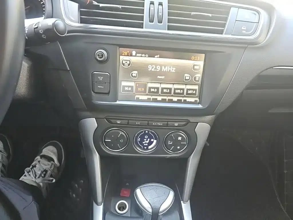 Citroën C3-XR 2015 1.6L Automatic Intelligent — миниатюра 13