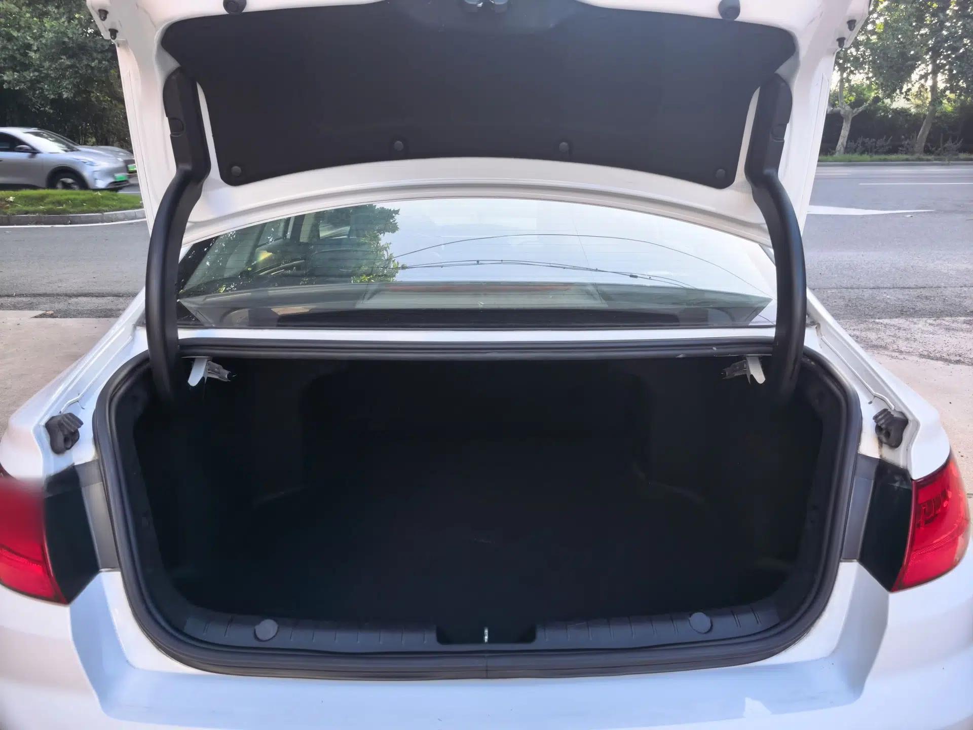 Geely Auto Emgrand GL 2017 1.8L DCT Elite Model — миниатюра 27