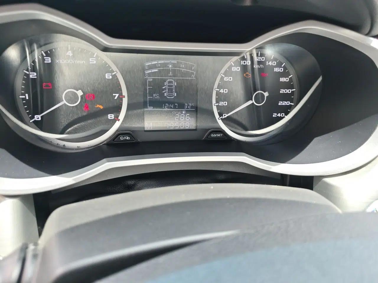 Geely Auto Emgrand GL 2017 1.8L Manual Elite Model — миниатюра 12
