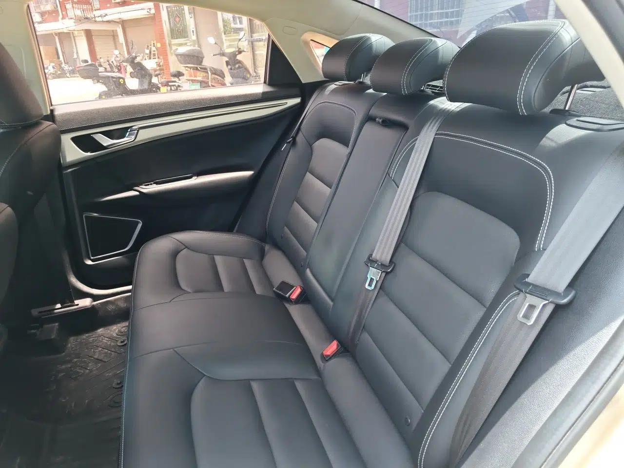 Geely Auto Emgrand GL 2017 1.8L Manual Elite Model — миниатюра 17