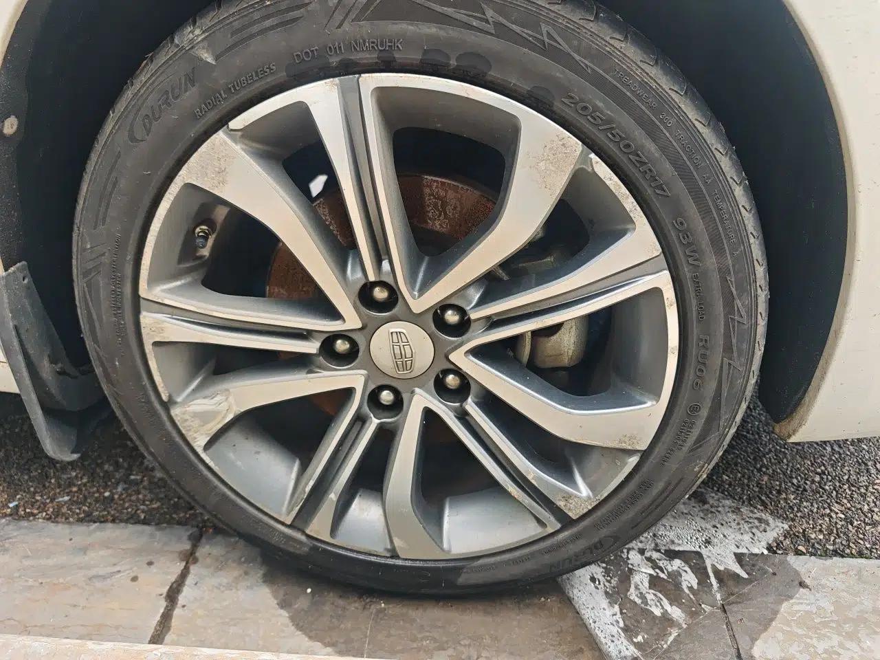 Geely Auto Emgrand GL 2018 1.4T DCT Prestige Smart Connectivity Version — миниатюра 8