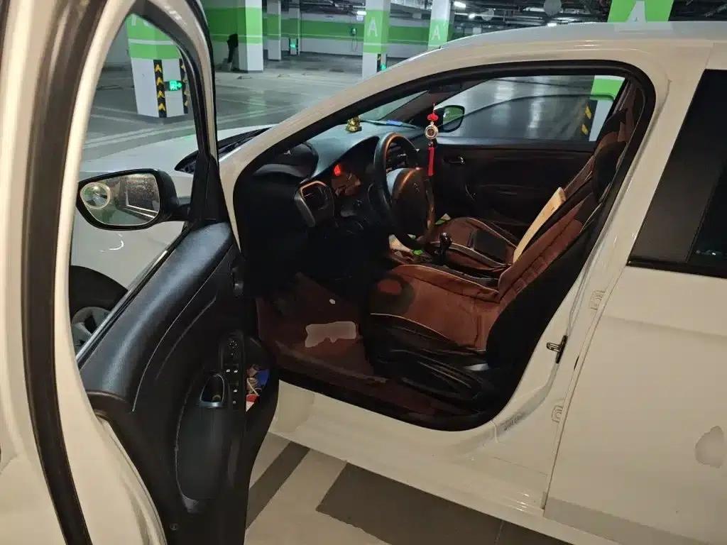 2015 Citroën Elysee Premium Edition 1.6L Manual Fashion Model — миниатюра 17