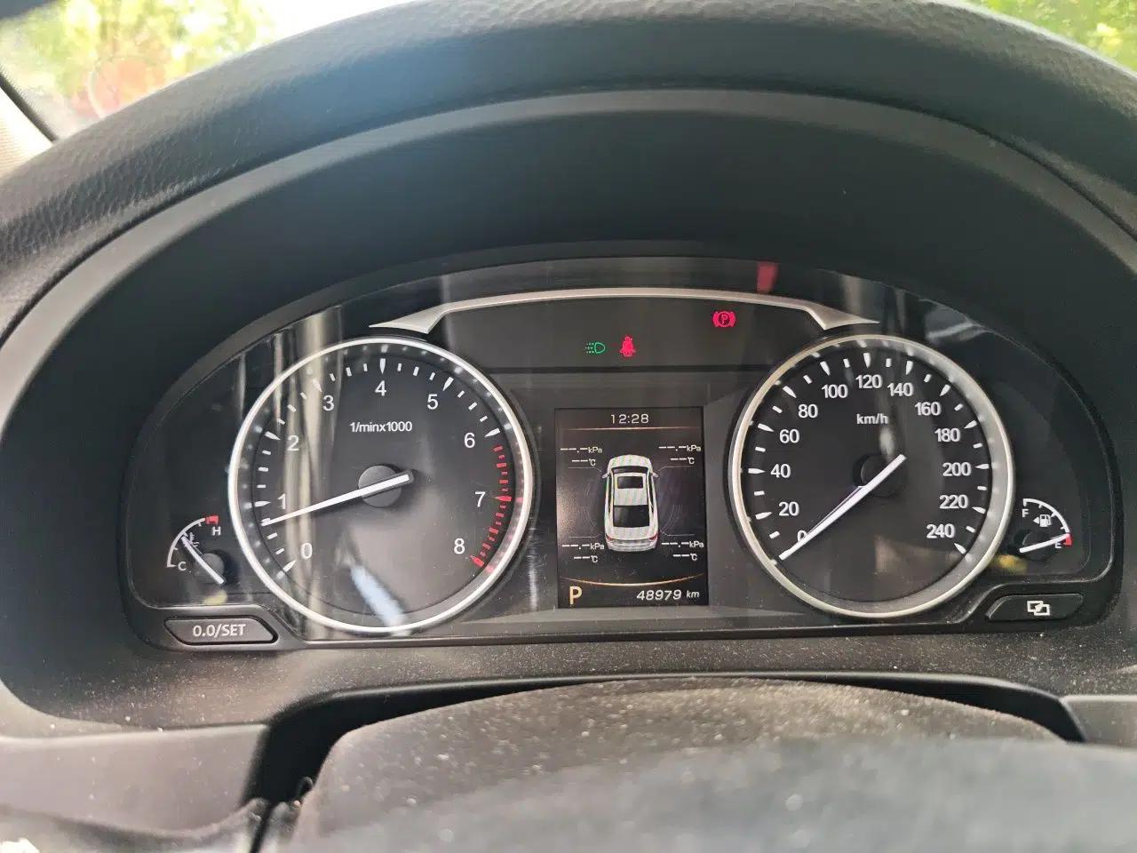 Geely Auto Emgrand GT 2016 1.8T Zunya Model — миниатюра 11