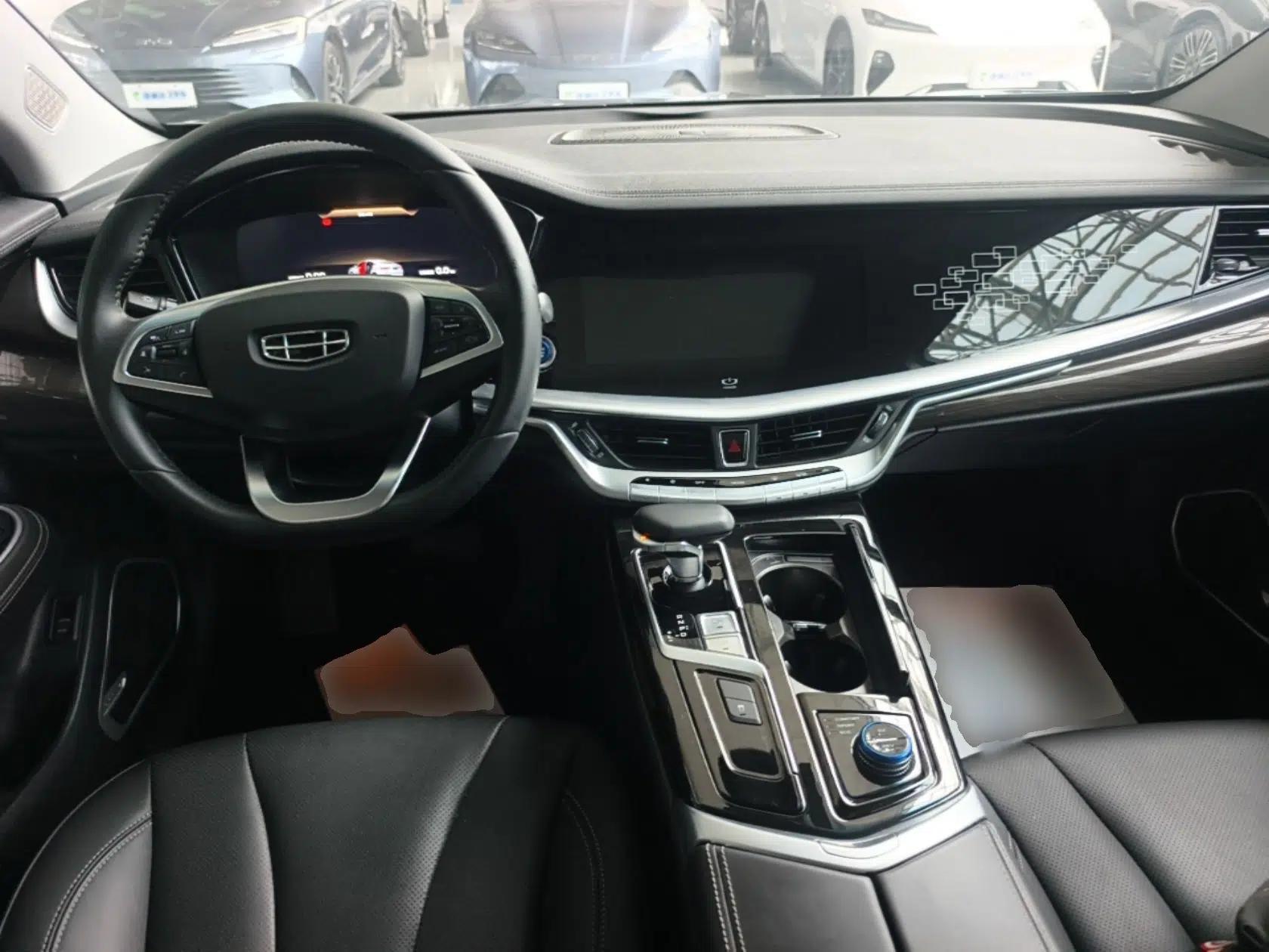 Geely Auto Emgrand GT New Energy 2022 1.5T PHEV Extended Range Prestige Version — миниатюра 12