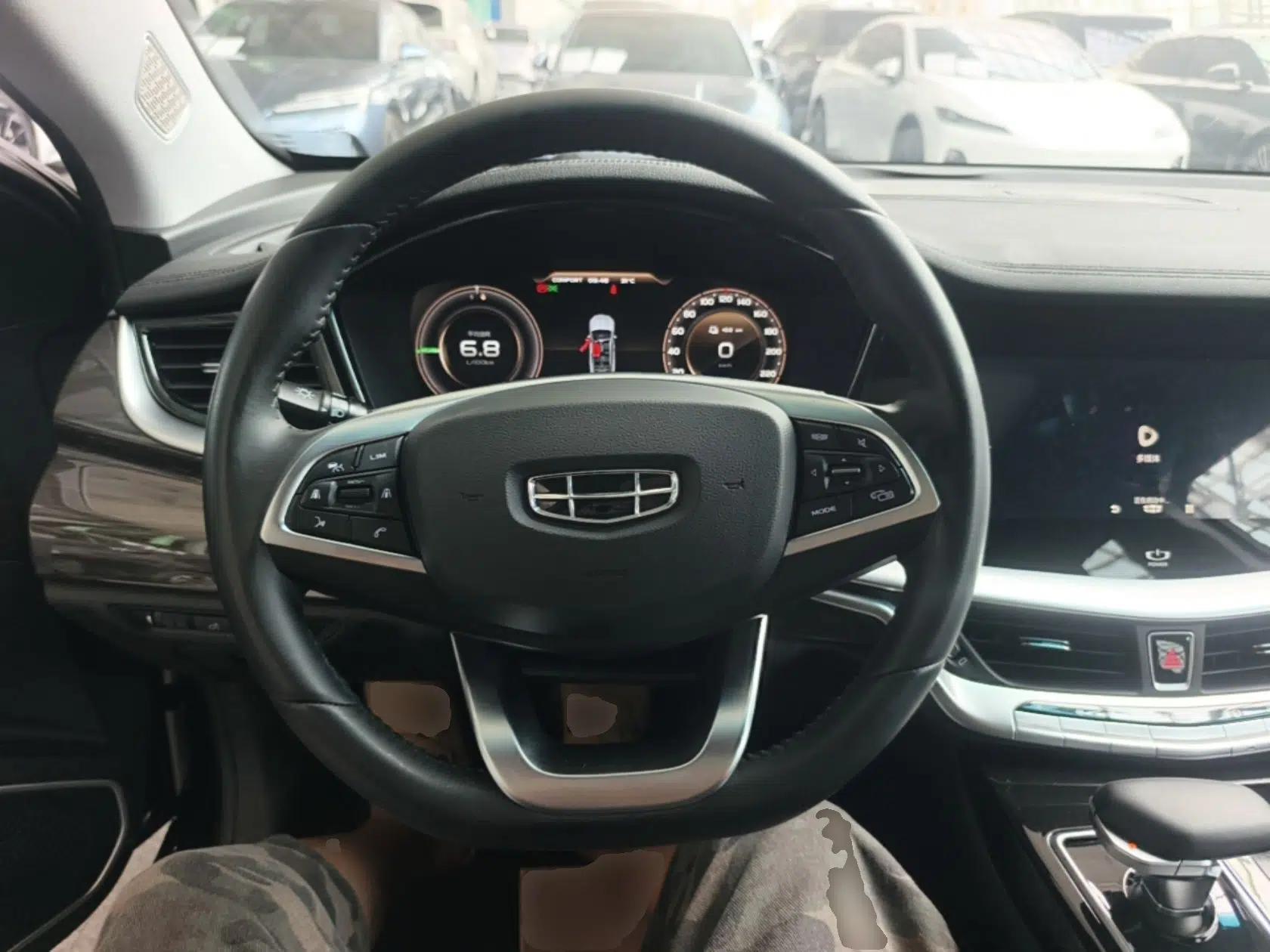 Geely Auto Emgrand GT New Energy 2022 1.5T PHEV Extended Range Prestige Version — миниатюра 13