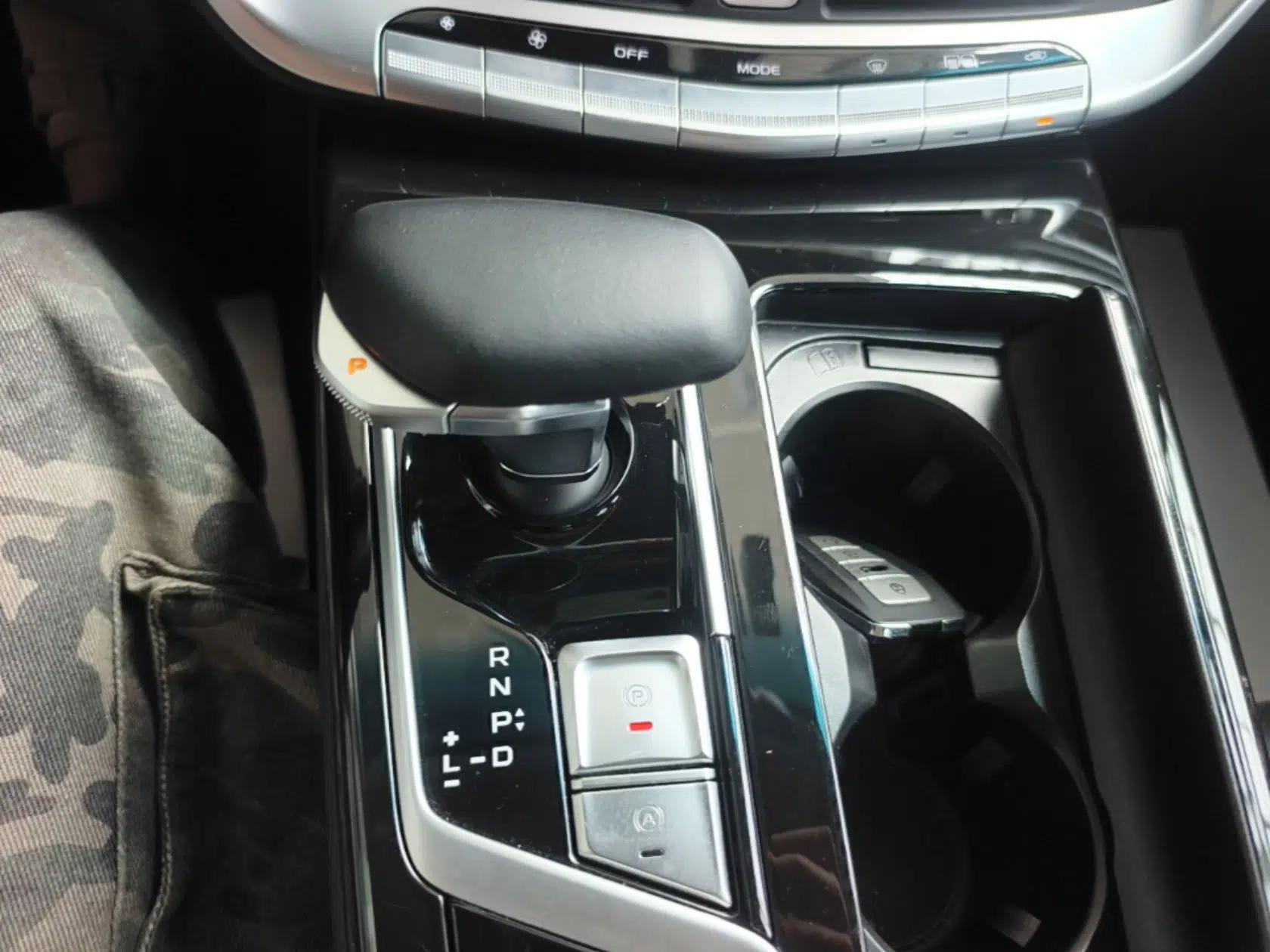 Geely Auto Emgrand GT New Energy 2022 1.5T PHEV Extended Range Prestige Version — миниатюра 16