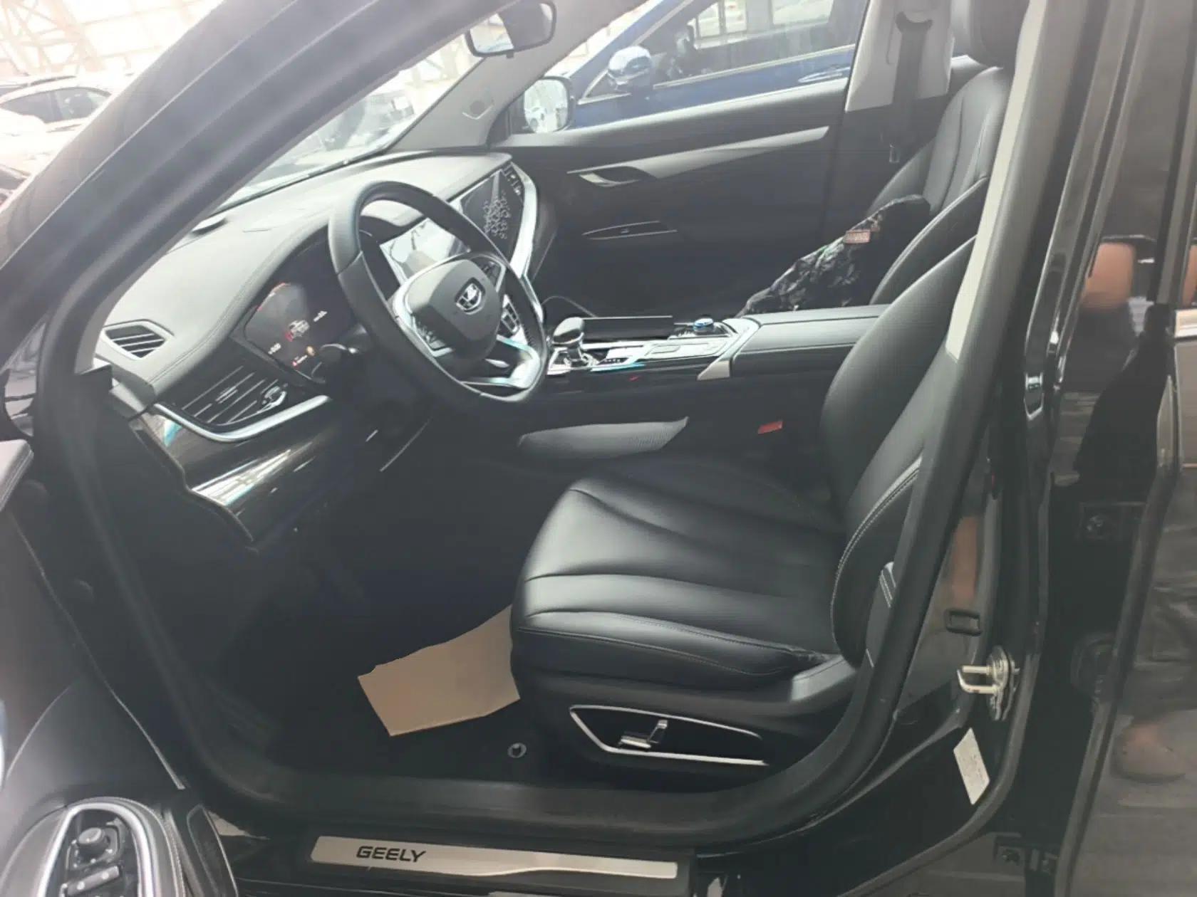 Geely Auto Emgrand GT New Energy 2022 1.5T PHEV Extended Range Prestige Version — миниатюра 17