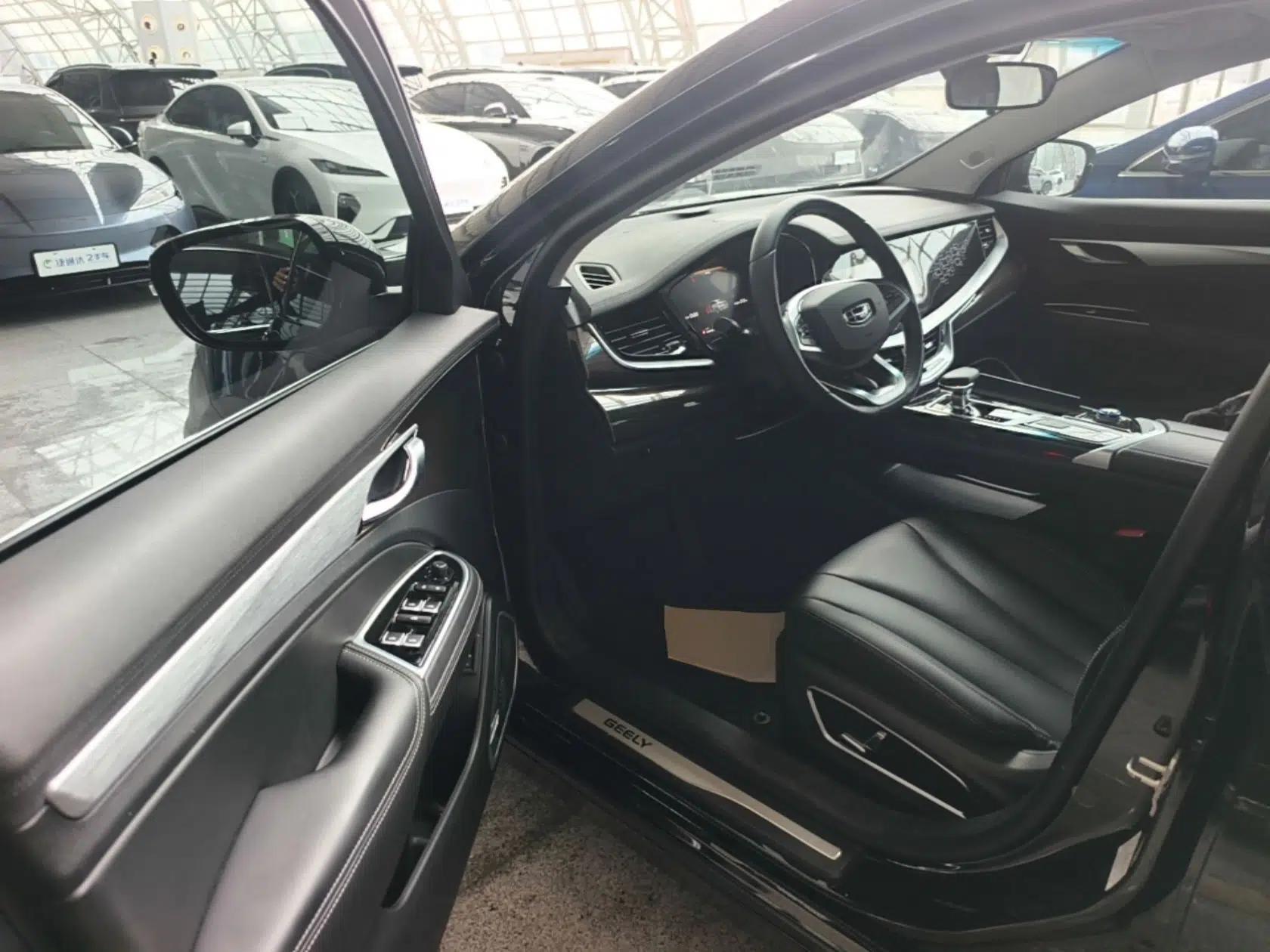 Geely Auto Emgrand GT New Energy 2022 1.5T PHEV Extended Range Prestige Version — миниатюра 18
