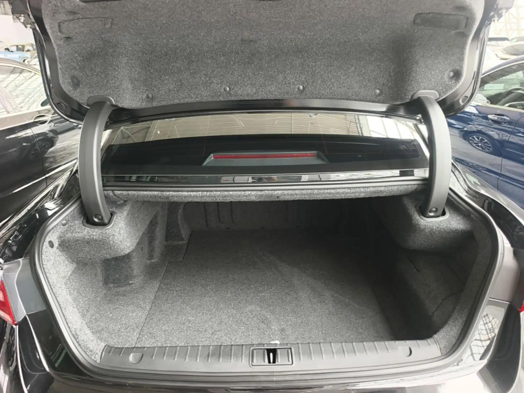 Geely Auto Emgrand GT New Energy 2022 1.5T PHEV Extended Range Prestige Version — миниатюра 22