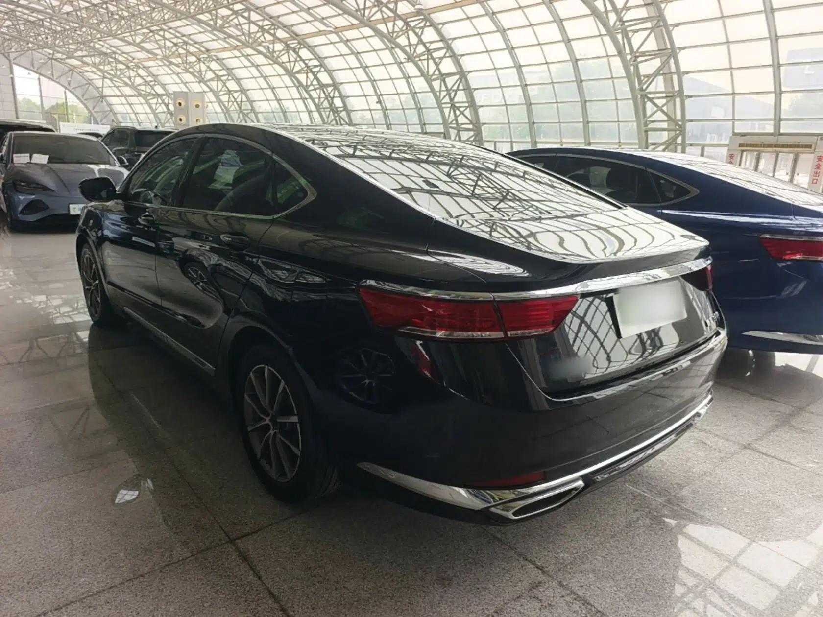 Geely Auto Emgrand GT New Energy 2022 1.5T PHEV Extended Range Prestige Version — миниатюра 4