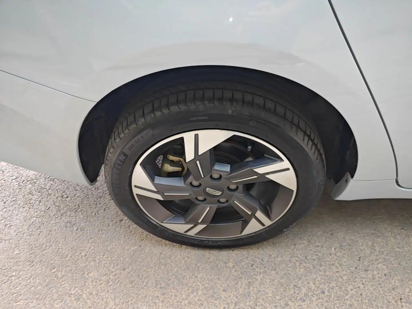 Geely Auto Emgrand L HiP 2022 1.5TD-DHT Pro 100KM Super Rui — миниатюра 11