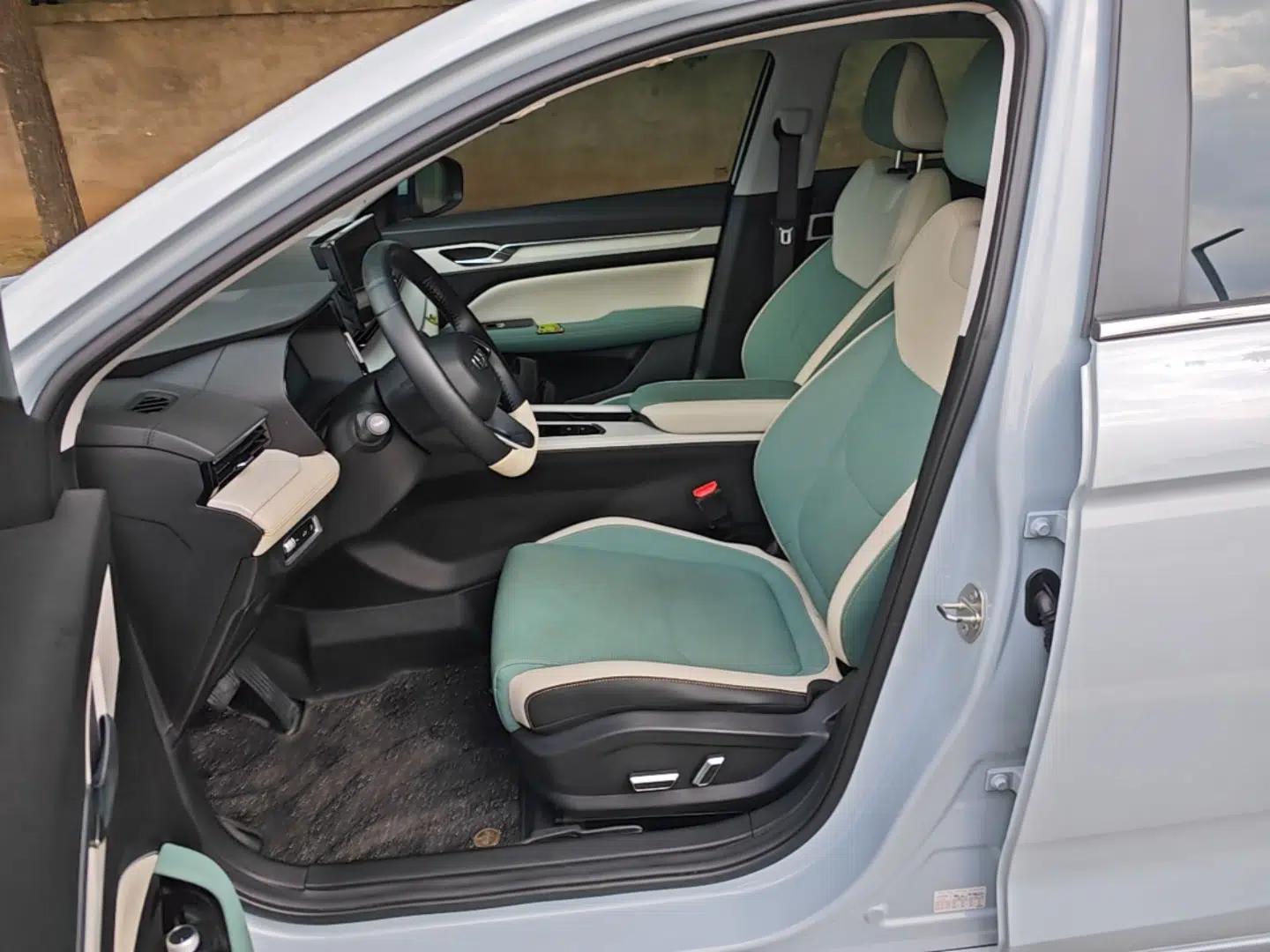 Geely Auto Emgrand L HiP 2022 1.5TD-DHT Pro 100KM Super Rui — миниатюра 17