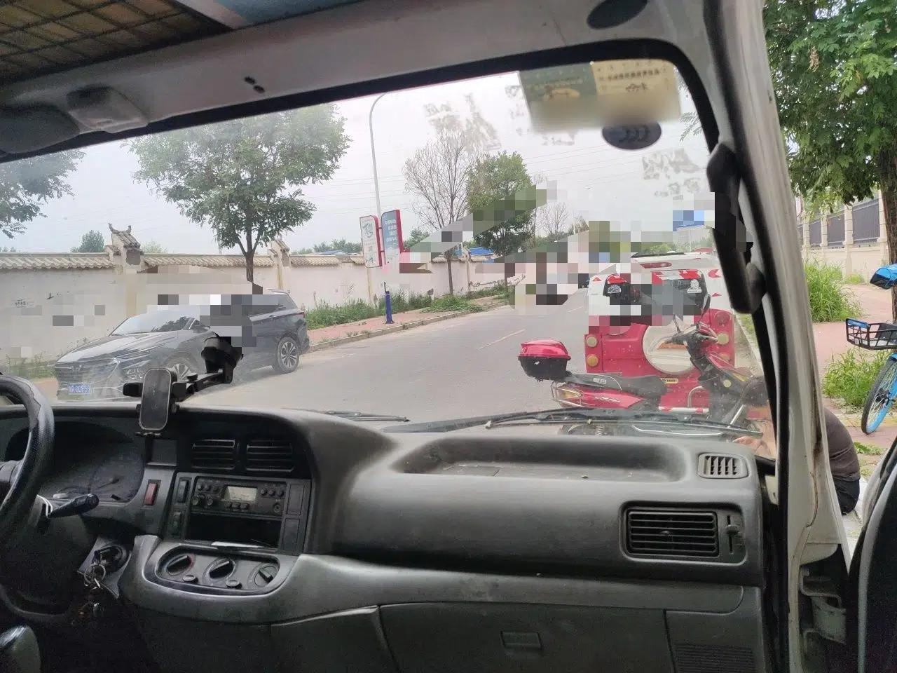 Jinbei Hiace 2 seats, cargo, enclosed van, 2.0-liter engine — миниатюра 18
