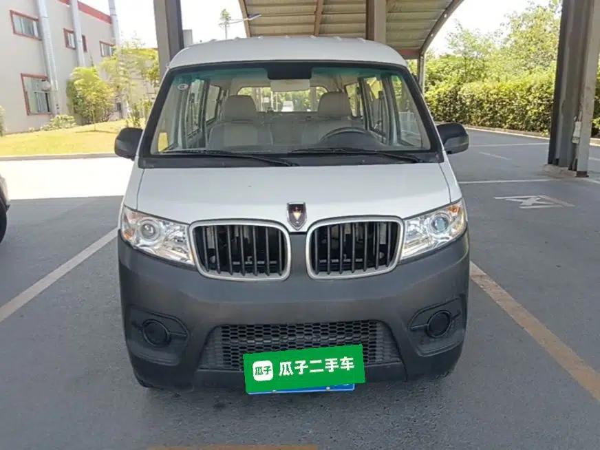 Jinbei Hiace X30 2023 1.5L Super-Comfortable Passenger Van 5/6/7-Seater Non-Air-Conditioned Version Model SWC15M — миниатюра 2