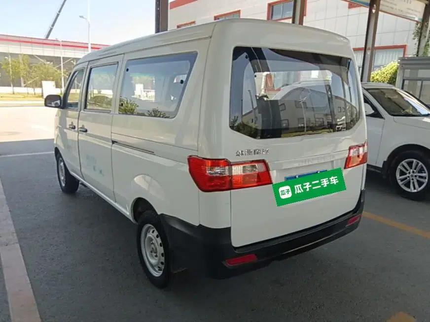 Jinbei Hiace X30 2023 1.5L Super-Comfortable Passenger Van 5/6/7-Seater Non-Air-Conditioned Version Model SWC15M — миниатюра 4