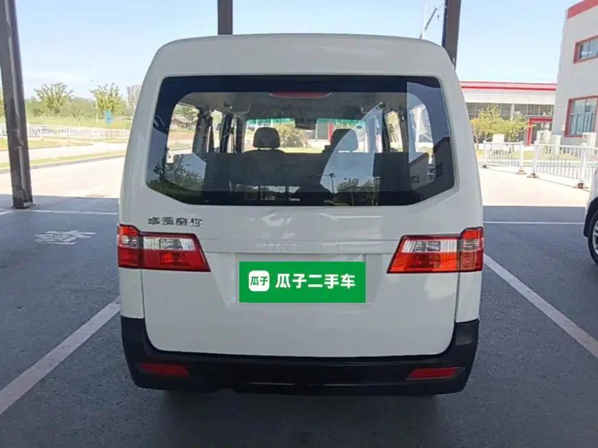 Jinbei Hiace X30 2023 1.5L Super-Comfortable Passenger Van 5/6/7-Seater Non-Air-Conditioned Version Model SWC15M — миниатюра 5