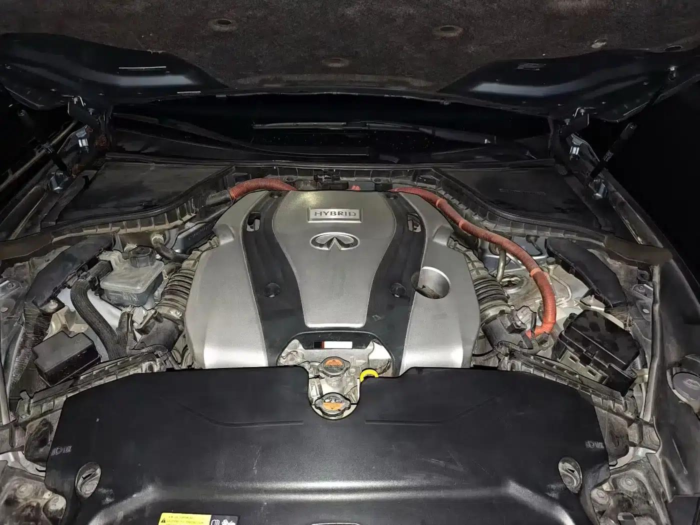 Infiniti Q50 2014 3.5L Hybrid Flagship Edition — миниатюра 2
