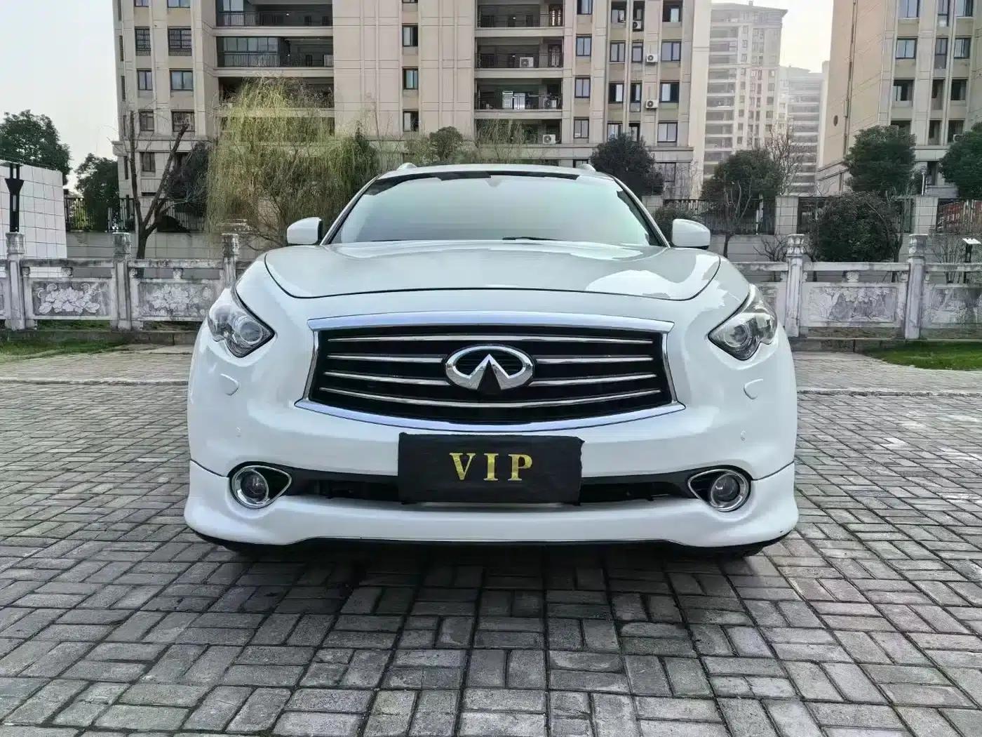 Infiniti QX70 2013 3.7L Standard Edition — миниатюра 2