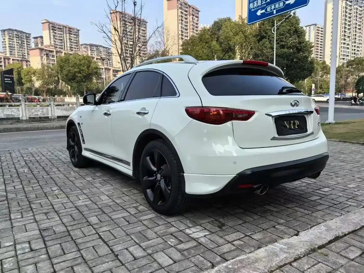 Infiniti QX70 2013 3.7L Standard Edition — миниатюра 4