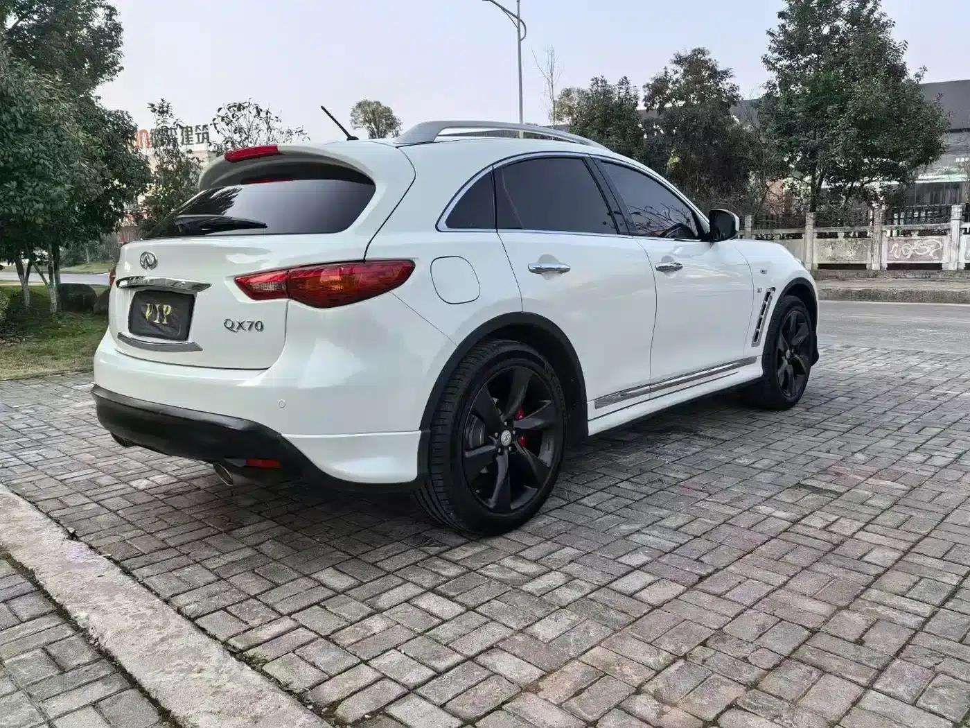 Infiniti QX70 2013 3.7L Standard Edition — миниатюра 6
