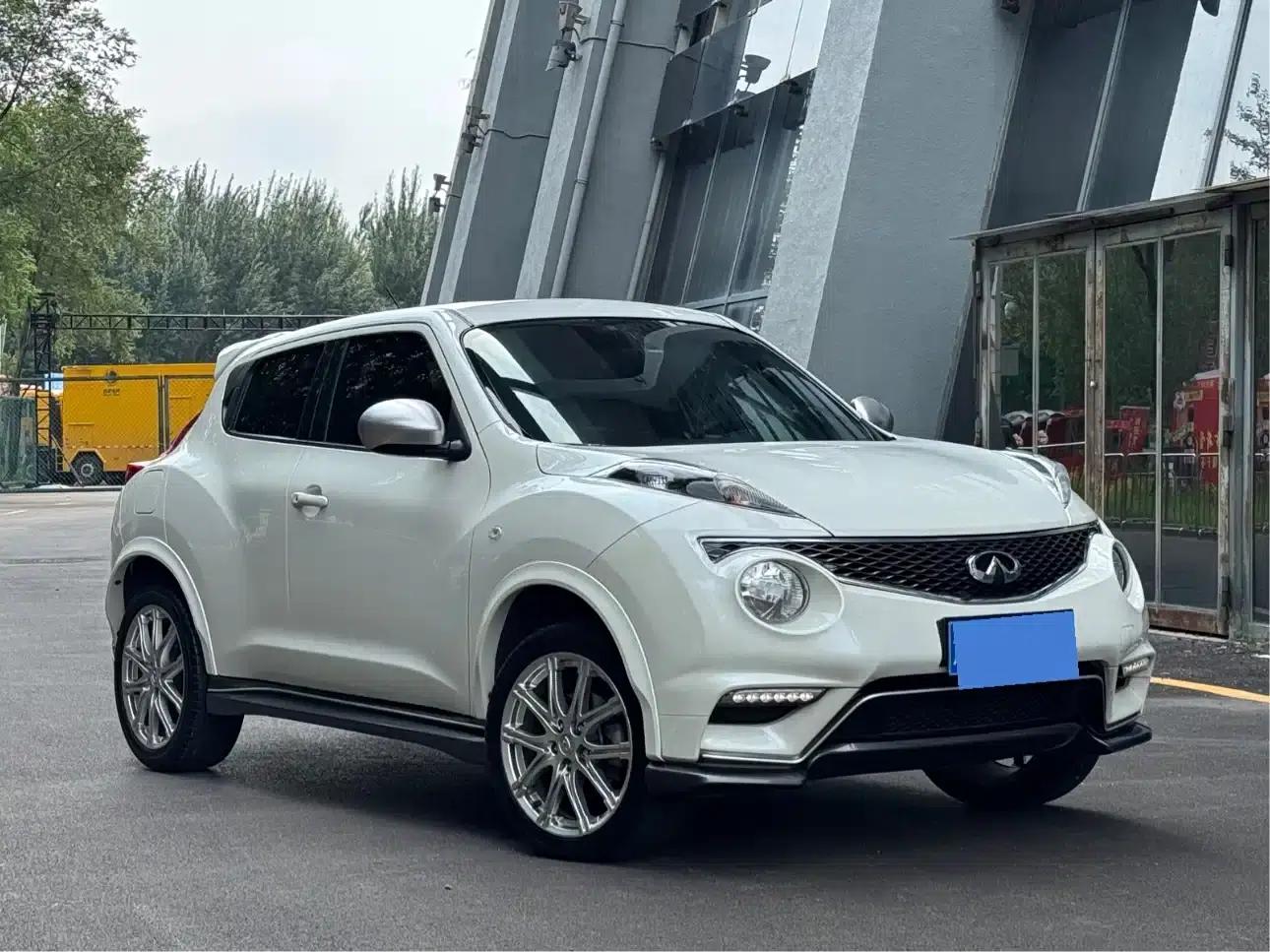 Infiniti ESQ 2014 1.6L Sporty Edition — миниатюра 2