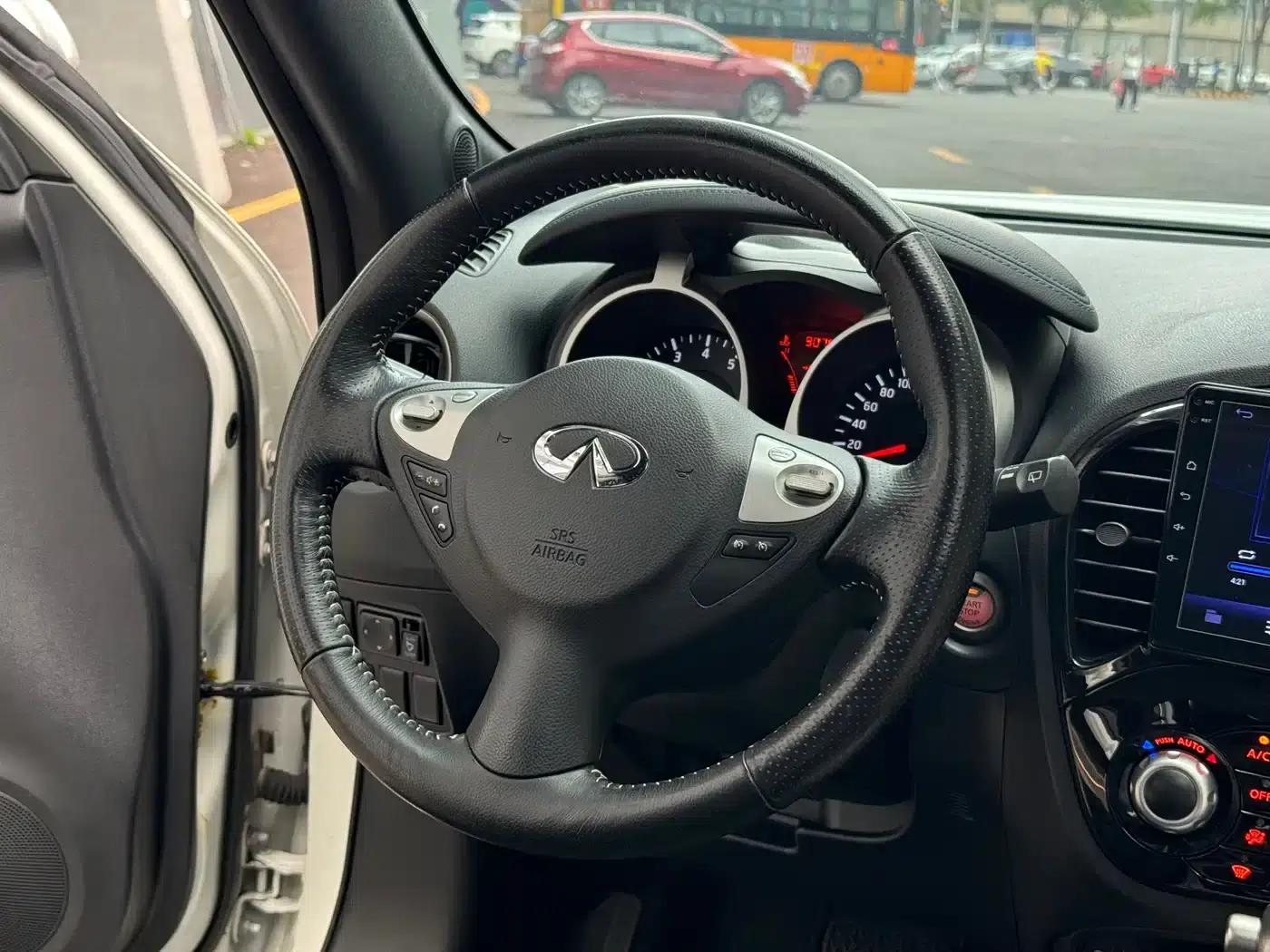 Infiniti ESQ 2014 1.6L Sporty Edition — миниатюра 12