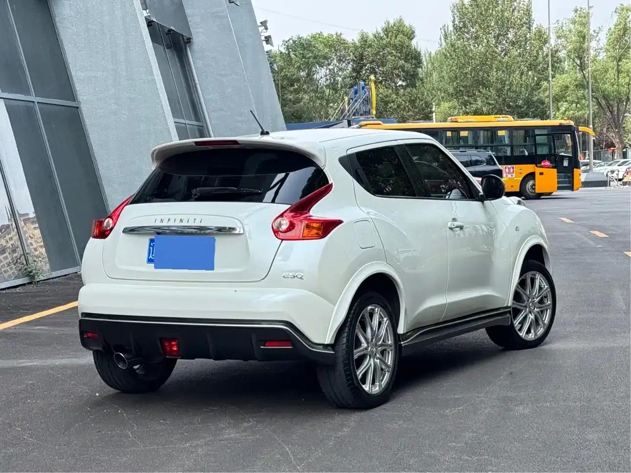 Infiniti ESQ 2014 1.6L Sporty Edition — миниатюра 3