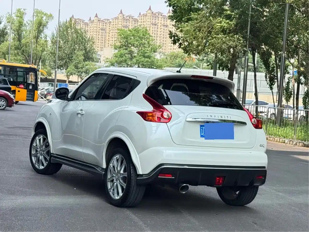 Infiniti ESQ 2014 1.6L Sporty Edition — миниатюра 4