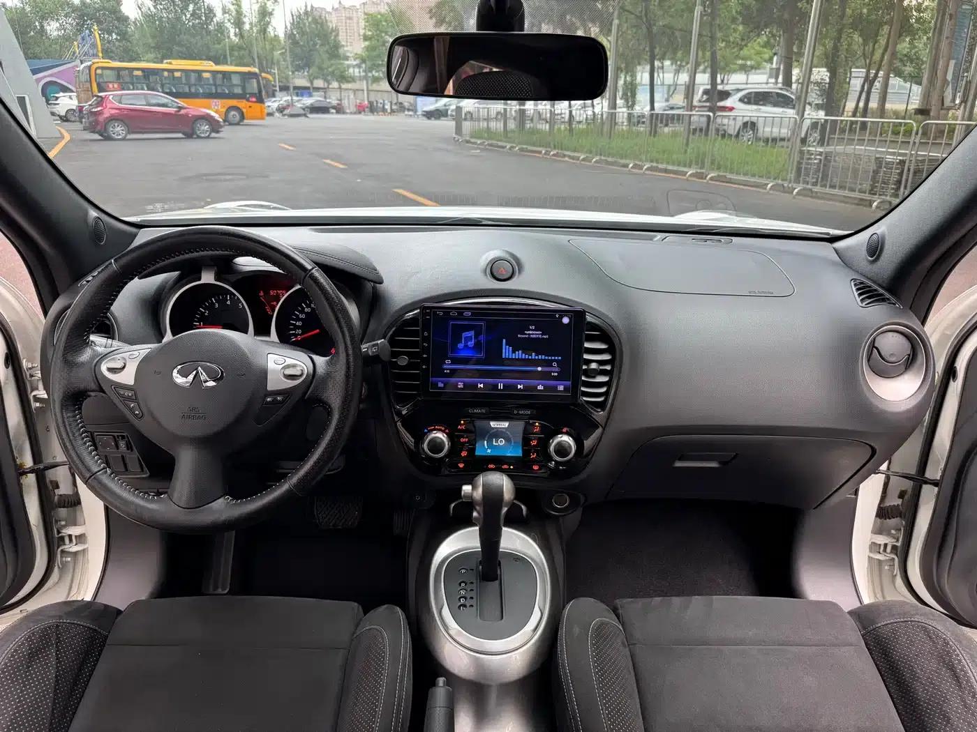 Infiniti ESQ 2014 1.6L Sporty Edition — миниатюра 9