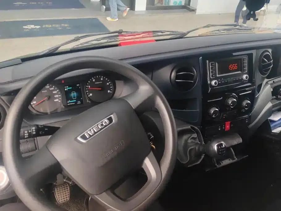 Iveco Daily 2021 2.0T Manual Short Wheelbase High Roof Side Sliding Door F1A — миниатюра 12