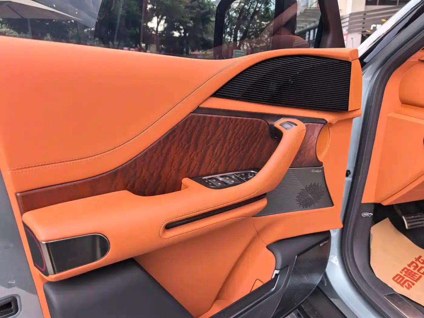 Looking up at the 2023 U8 Luxury Edition — миниатюра 11