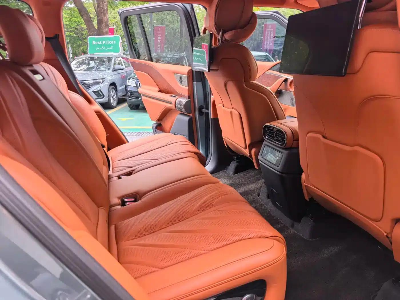 Looking up at the 2023 U8 Luxury Edition — миниатюра 16