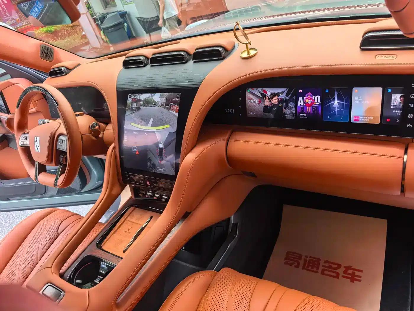 Looking up at the 2023 U8 Luxury Edition — миниатюра 18