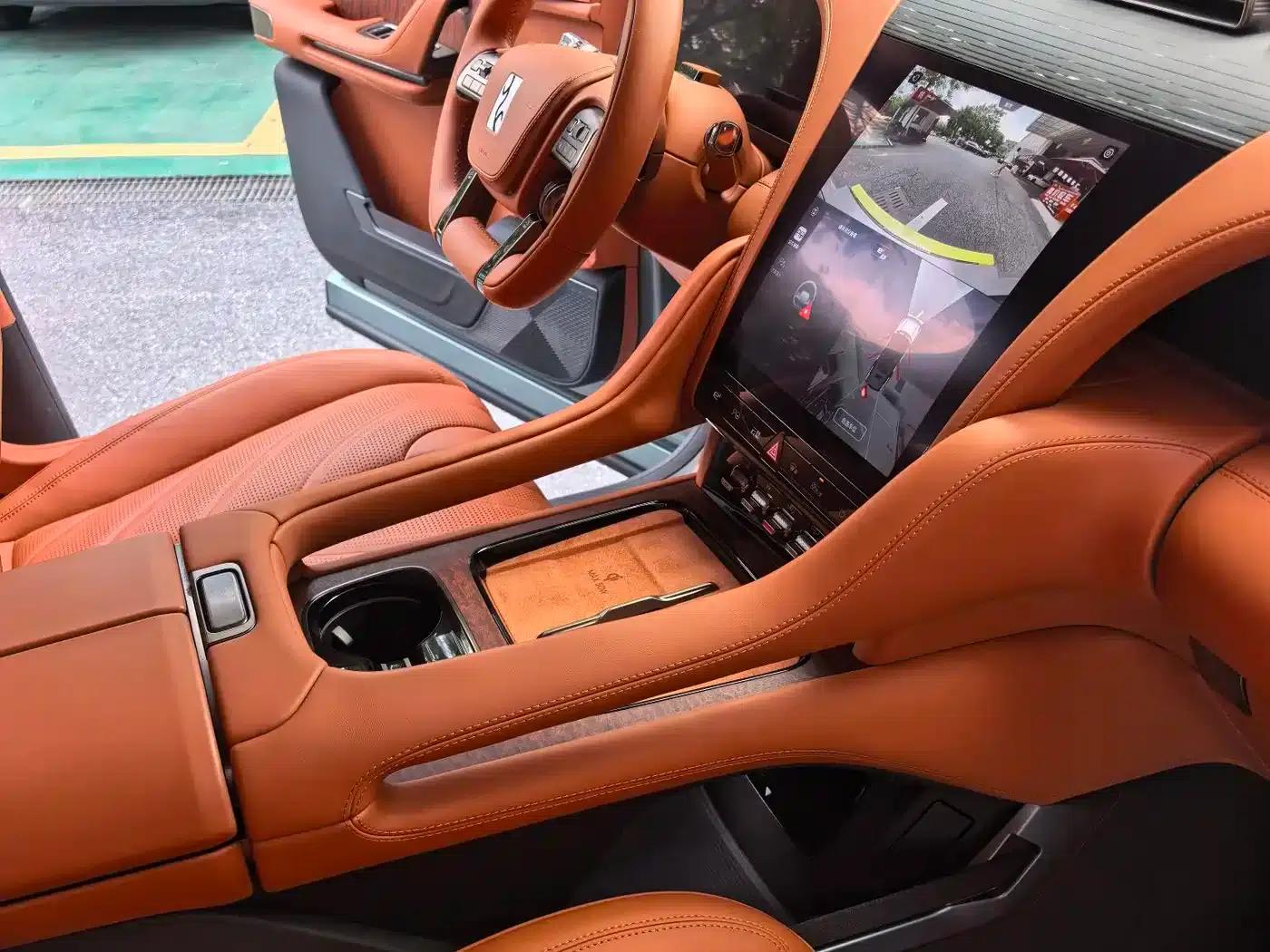Looking up at the 2023 U8 Luxury Edition — миниатюра 19