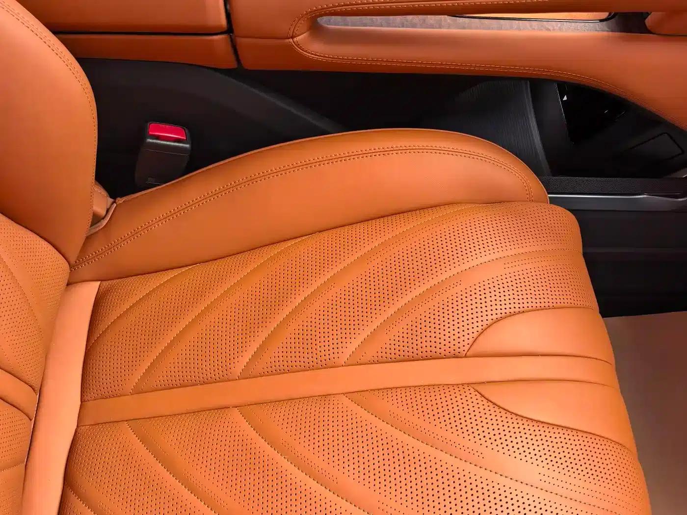 Looking up at the 2023 U8 Luxury Edition — миниатюра 20
