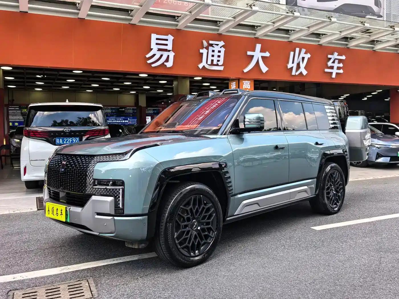 Looking up at the 2023 U8 Luxury Edition — миниатюра 21