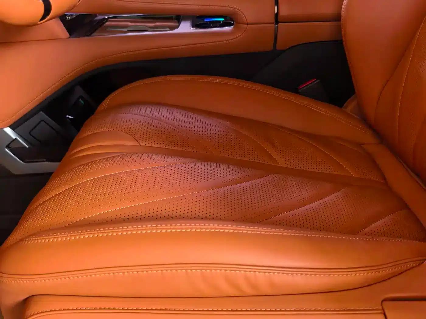 Looking up at the 2023 U8 Luxury Edition — миниатюра 28