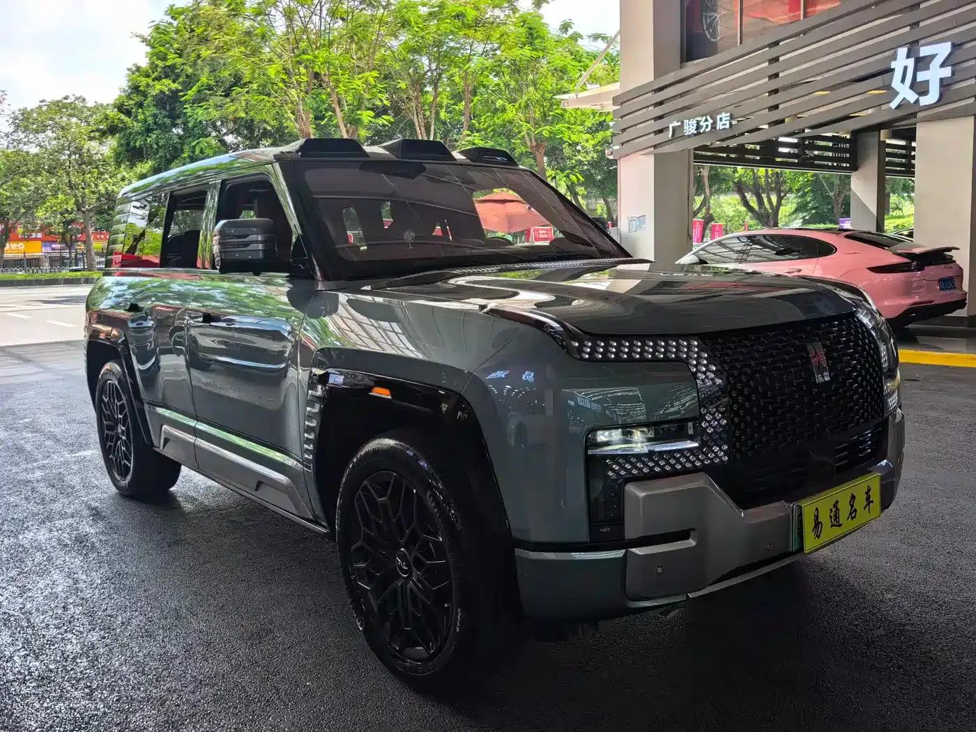 Looking up at the 2023 U8 Luxury Edition — миниатюра 29