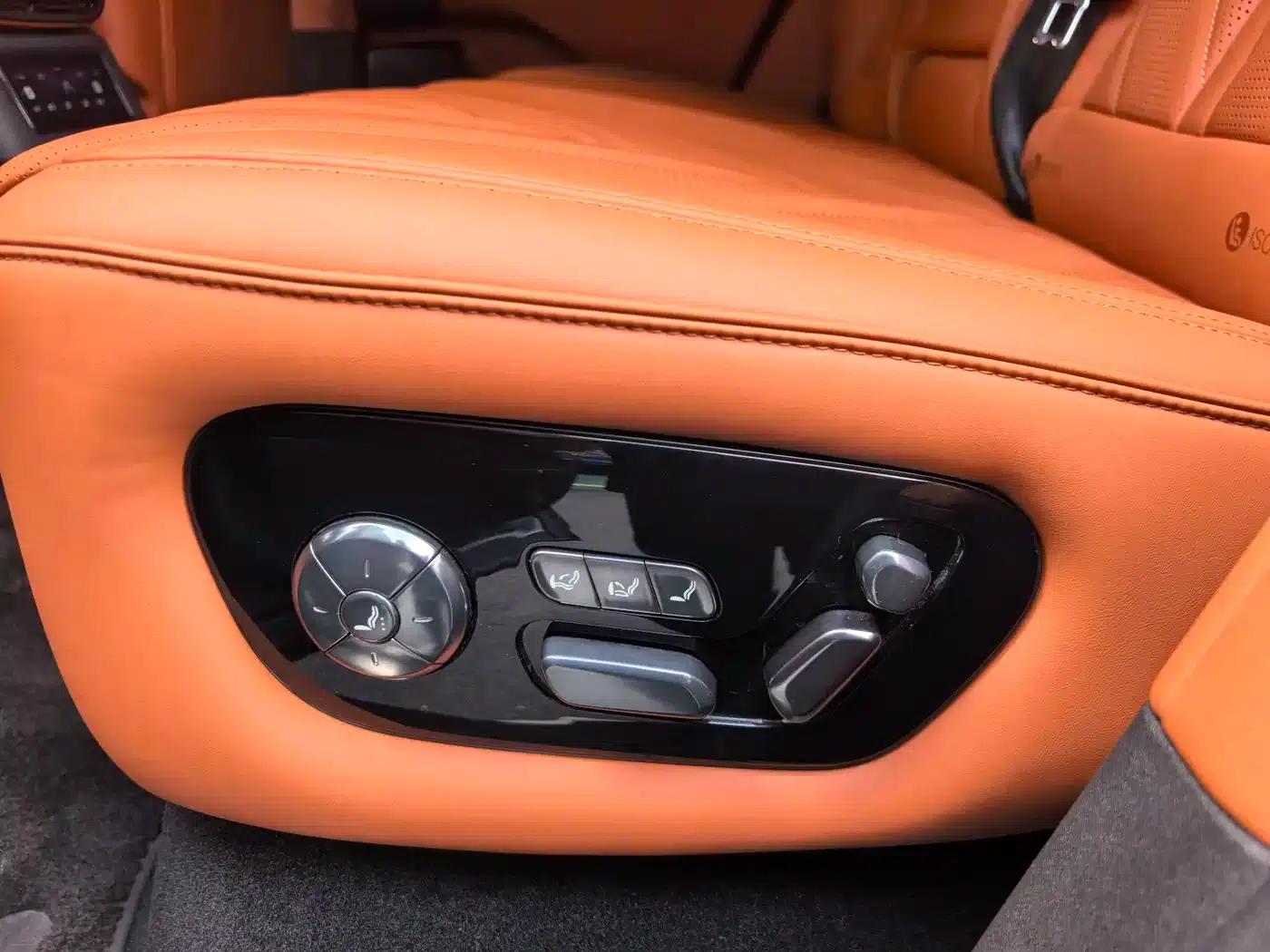 Looking up at the 2023 U8 Luxury Edition — миниатюра 9