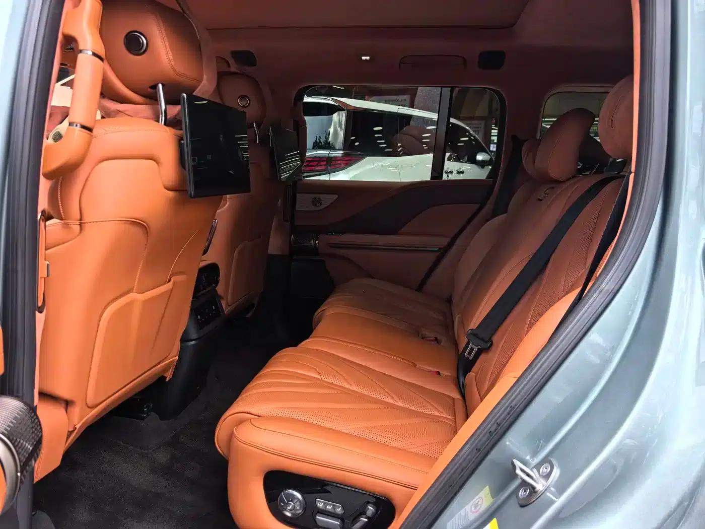 Looking up at the 2023 U8 Luxury Edition — миниатюра 10