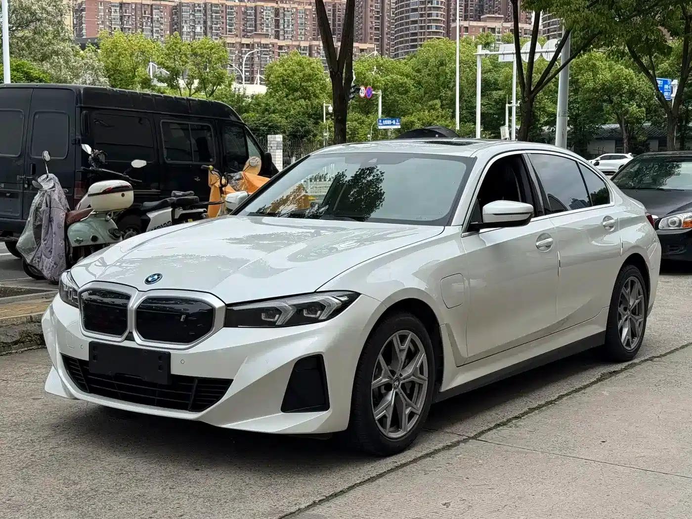 BMW i3 2022 eDrive 35L — миниатюра 1